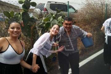  Baño de autoridades en las bodas de oro de la Traída del Agua (Foto TA)